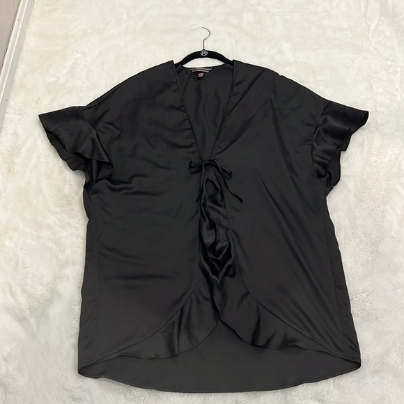 Victorias Secret front tie robe with ruffle detail on front & sleeves silky feel - Picture 6 of 10